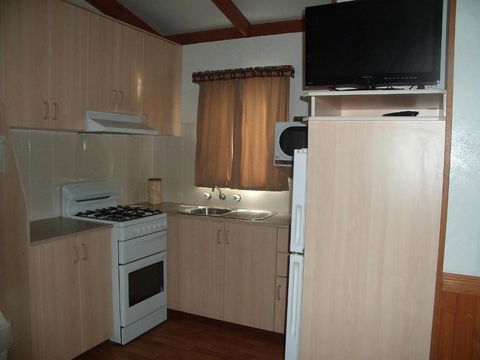 Elliston Waterloo Bay Tourist Park - Accommodation ACT 2