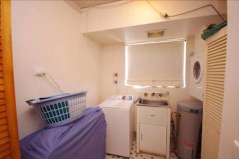 Avilla Court 2 - Accommodation ACT 4