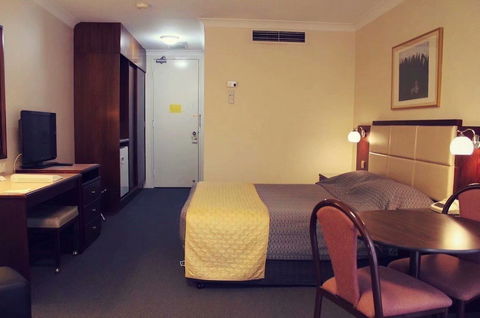 Charbonnier Motor Inn - Accommodation ACT 4