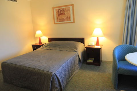 Charbonnier Motor Inn - Accommodation ACT 5