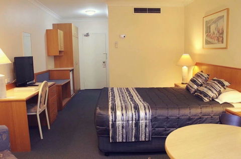 Charbonnier Motor Inn - Accommodation ACT 3