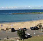 Toowoon Beach View 3br Villa 4 just steps to beach with views - Accommodation ACT