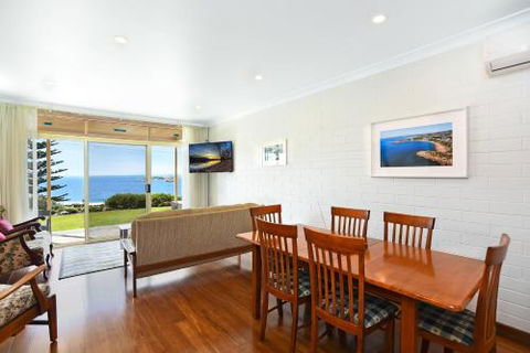 The Dolphins Beachfront Apartments - Accommodation ACT 5