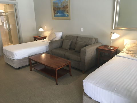 Shangri-La Gardens - Accommodation ACT 4
