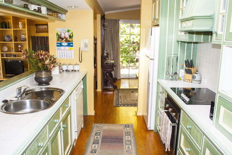Bygone Beautys Cottages - Bronte Cottage - Accommodation ACT 2