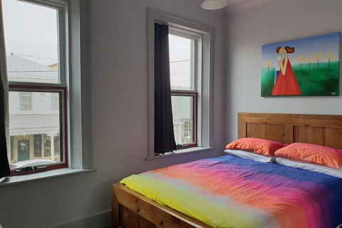 Latrobe Art Apartments - Accommodation ACT 2