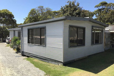 The Waterwheel Beach Cabins - Caravan Park - Accommodation ACT 5