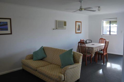 Maple Tree Cottage - Accommodation ACT 6