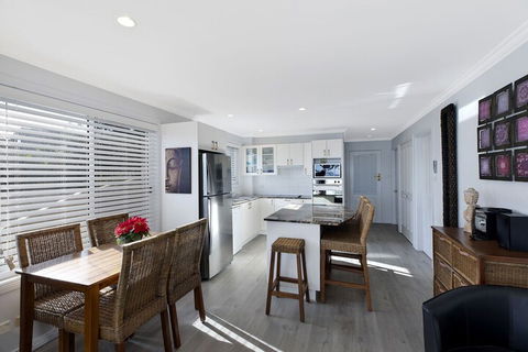 Ocean Pines 4 - Accommodation ACT 4
