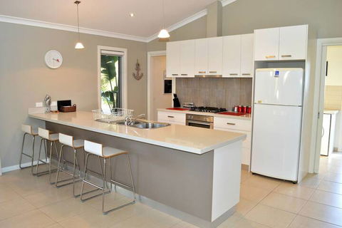 Pier One - Accommodation ACT 4