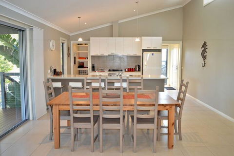 Pier One - Accommodation ACT 3