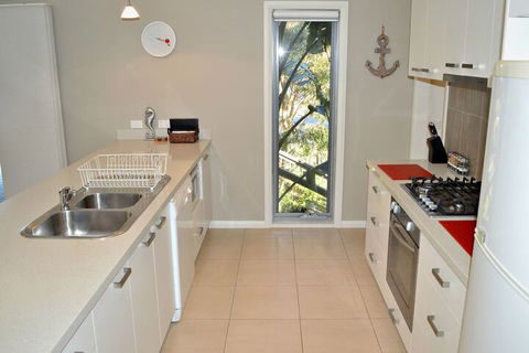 Pier One - Accommodation ACT 5