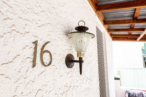 Best Central House â€“ Sleeps 11 - Accommodation ACT 1
