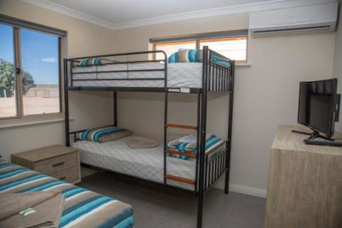 Peoples Park - Accommodation ACT 4