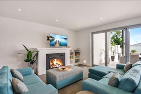 Magnificent Beach House - Accommodation ACT 6