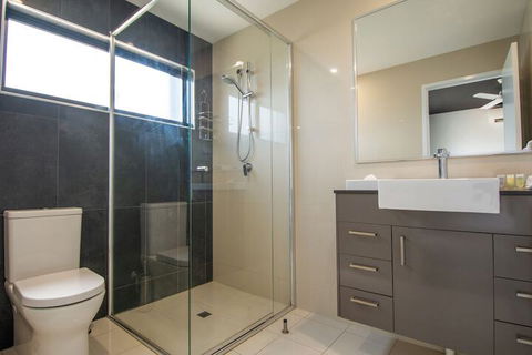 Magnum Serviced Apartments - Accommodation ACT 6