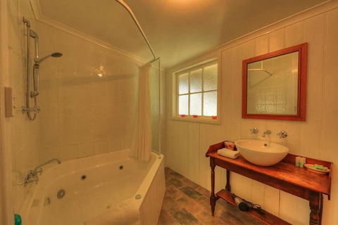 Grace's Spa Cottage - Accommodation ACT 3