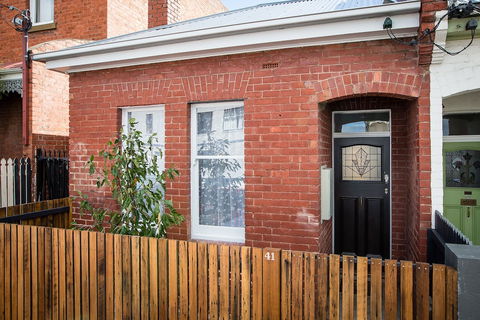 White Room Apartments - Accommodation ACT 0