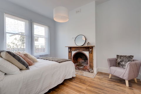 White Room Apartments - Accommodation ACT 4
