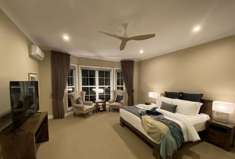 Kerami Manor - Accommodation ACT 6
