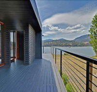 Amazing Unique Five-Star Waterfront Retreat - Accommodation ACT