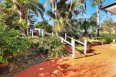 Lakeside Cabin - Accommodation ACT 4