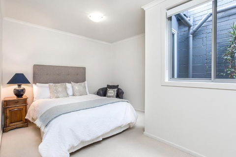 Paris On Maroondah - Accommodation ACT 6