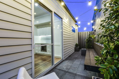 Aloha Luxury Central Apartments - Accommodation ACT 5