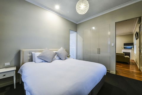 Aloha Luxury Central Apartments - Accommodation ACT 4