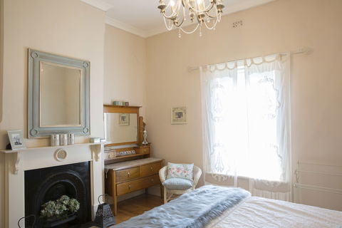 Azalea Cedar-Rose Villa - Accommodation ACT 5