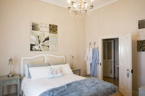 Azalea Cedar-Rose Villa - Accommodation ACT 2