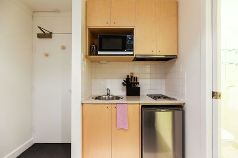 WILLOW, Carlton Studio Apartment - Accommodation ACT 3