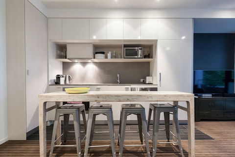 ZACH, 1BDR St.Kilda Apartment - Accommodation ACT 3