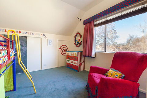 KELLY, 3BDR Northcote House - Accommodation ACT 4