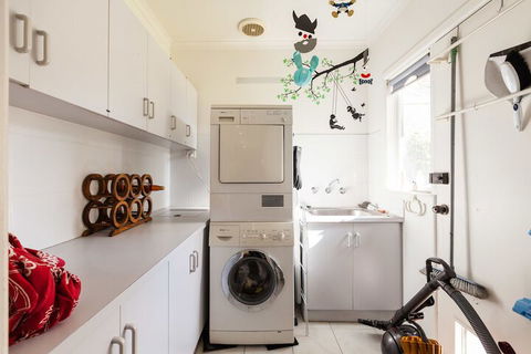 KELLY, 3BDR Northcote House - Accommodation ACT 2