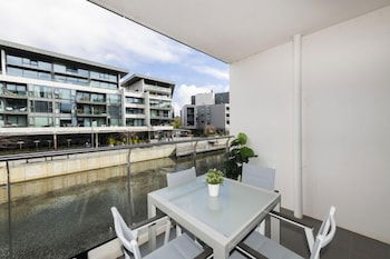 Accommodate Canberra - Lakefront - Accommodation ACT 3