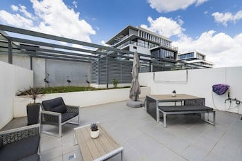 Accommodate Canberra - Lakefront - Accommodation ACT 5