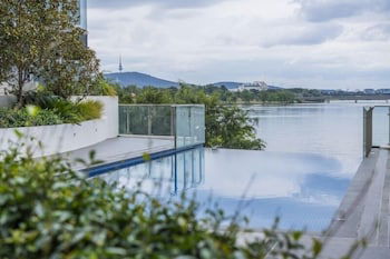 Accommodate Canberra - Lakefront - Accommodation ACT 2