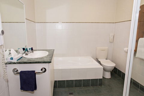 Colonial Motel And Serviced Apartments - Accommodation ACT 3