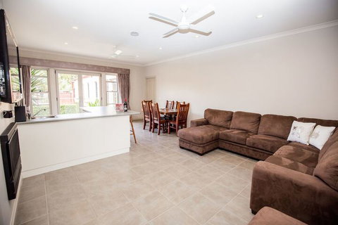 BEL MIREN DUSTY MILLER - Accommodation ACT 3