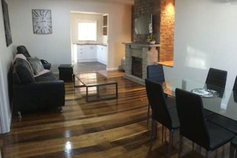 3ree Spacious & Charming Apartment - Accommodation ACT 0