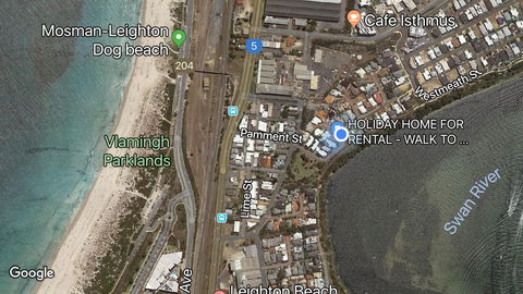 River Front Architect Villa - Accommodation ACT 2
