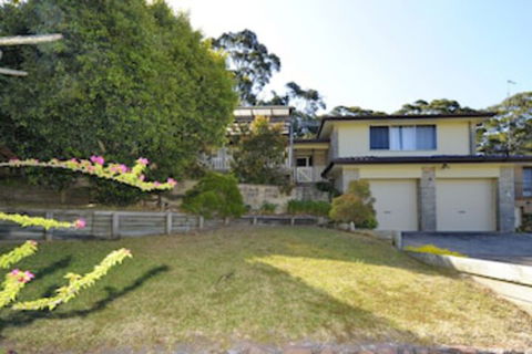 Pet Friendly Lentara St. 10 Fingal Bay - Accommodation ACT 0