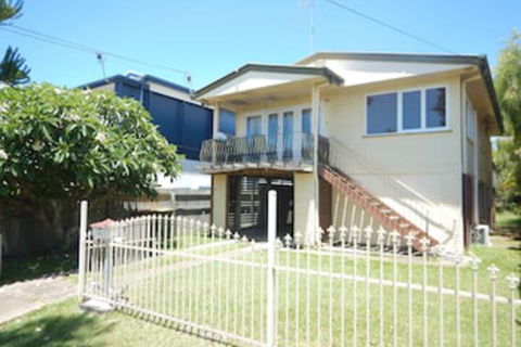 Spacious 2-Storey Home By The Bay: Sleeps 12 - Accommodation ACT 0
