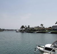 Serviced Waterfront Whole Villa - Accommodation ACT