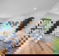 AUJOY 3 Bed Townhouse Burwood 1 - Accommodation ACT