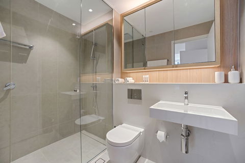 New Luxury Apartment Walking To Shops & Cinema - Accommodation ACT 4