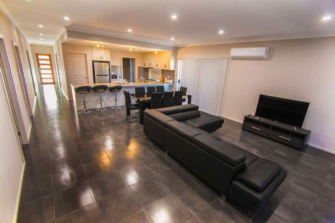 Serene Shores - Accommodation ACT 5