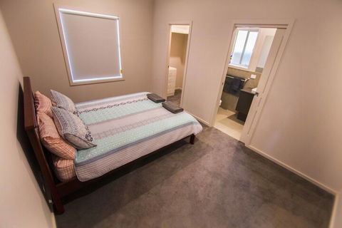 Serene Shores - Accommodation ACT 4
