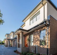 AUJOY 4 Bed Townhouse Burwood 2 - Accommodation ACT